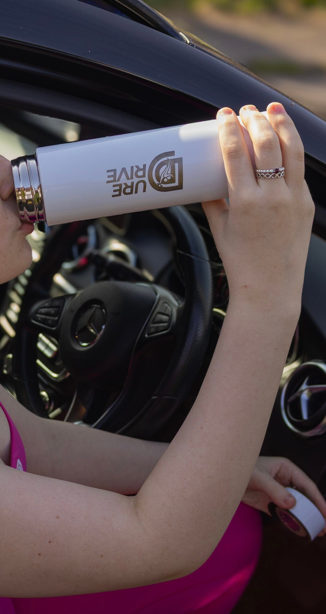 White Smart Thermos Bottle - Image 2